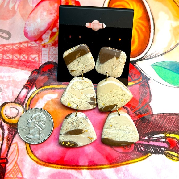 Stone look. Three tier lightweight earrings. Earthy natural - Picture 3 of 4